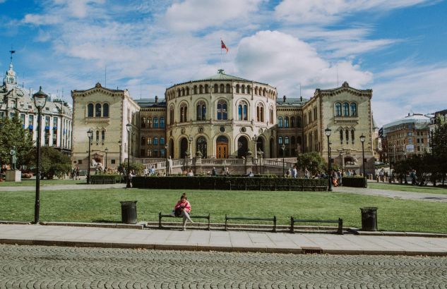 Stortinget vedtar tiltak for PFA-studenter – Norsk Flygerforbund ber om at tiltakene innføres raskt